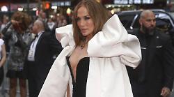 Piacere, sono un po' incinta: malintesi, situazioni imbarazzanti e momenti romantici nel film con Jennifer Lopez stasera 5 settembre