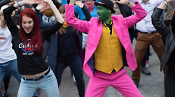 In piazza va in scena il flash mob in stile anni '80: ecco come partecipare