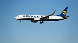 Paura in volo: l’aereo Ryanair perde quota nel cielo di Londra. L'autopilota era disattivato, ecco cosa è successo davvero