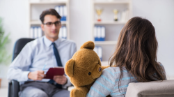 Emergenza neuropsichiatria infantile, la rabbia delle famiglie: "Mancano i medici, diritti negati ai bambini fragili"
