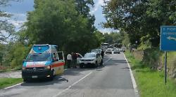 Schianto tra due auto alle porte del centro abitato, traffico in tilt sulla Provinciale