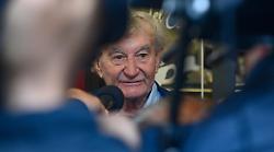Delitto di Garlasco, l'avvocato Lovati rompe subito il silenzio stampa e svela il retroscena: "I pizzini sono due"