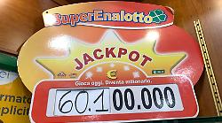 Lotto e Superenalotto, le estrazioni di oggi sabato 4 ottobre: i numeri vincenti. Montepremi da 60,1 milioni 