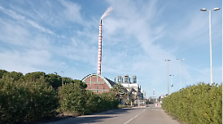Fumo dalla ciminiera, la Venator torna a produrre: "Per poco, ma è un segnale"