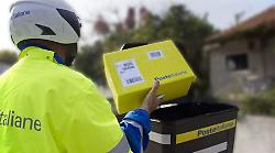 Poste italiane assume portalettere: ecco come presentare domanda