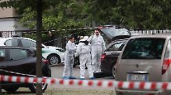 Accoltellata al volto, gravissima donna di 62 anni: si cerca l'ex marito in fuga