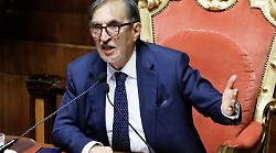 Dritto e Rovescio stasera 23 ottobre in tv: intervista a La Russa, incubo femminicidi e l'attentato a Ranucci