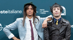 Lucio Corsi, tra cielo e pietra: la sua chitarra risuona alla Festa del Cinema di Roma 2025