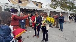 Via a "Gustatus" in Laguna: cibo, vino, tradizioni. E il concerto gratuito di Nesli e Petit