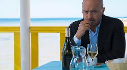 Il Commissario Montalbano, stasera 4 novembre la puntata che racconta il suo lato umano: un delitto rituale e un’amicizia messa alla prova