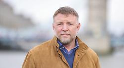 King Arthur – Il potere della spada stasera su Rai 2: l’ascesa del re ribelle nel fantasy epico di Guy Ritchie