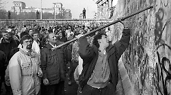 9 novembre 1989: cade il Muro di Berlino