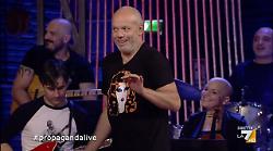 Propaganda Live, stasera 14 novembre su La7: reportage dal Veneto, l’intervista a Lagioia e la musica di Stanley Jordan