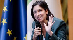 In altre parole stasera 15 novembre: politica, libri e grandi storie. Tra gli ospiti  Elly Schlein