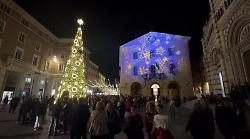 A Grosseto si accende il Natale. C'è anche la neve – LE FOTO E IL VIDEO