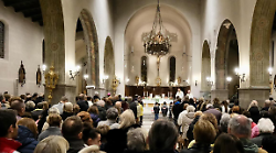 Veglia a Muggia per Giovanni: una comunità unita nel dolore per il bimbo ucciso dalla madre