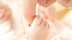 17 novembre: la Giornata mondiale della prematurità illumina l’Italia di viola