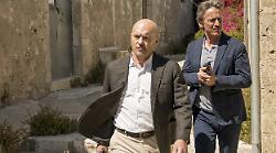 Il  Commissario Montalbano stasera 19 novembre sogna il proprio funerale: il caso che mette alla prova cuore e intuizione 