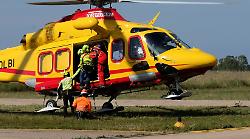 Scontro tra scooter e auto: due minorenni feriti