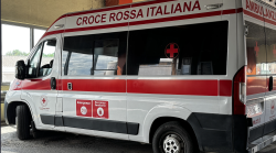 Scontro con un'auto, ferite due ragazzine in sella a uno scooter