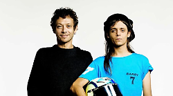 Lucio Corsi protagonista del nuovo numero di Rolling Stone: tra musica e motori 