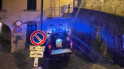 Paura nel centro storico del paese, fiamme in un appartamento: l'alloggio è inagibile