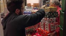 Le "Scatole di Natale", doni personali per i più fragili: i punti di raccolta in città e in provincia