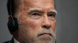 Commando, un grande classico stasera 29 novembre su Rete 4: Schwarzenegger in una missione impossibile per salvare la figlia