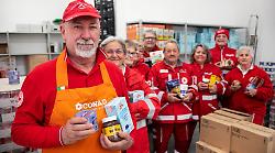 Giornata della raccolta alimentare, i volontari della Croce Rossa nei supermercati Conad