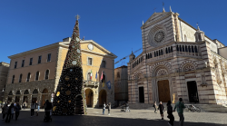 Con l'Immacolata si accende l'Avvento: tutti gli appuntamenti tra presepi, mercatini, giochi e feste 