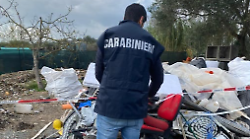 Terreno agricolo usato come deposito di rifiuti pericolosi, imprenditori edili nei guai