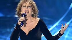 Una nessuna centomila, stasera 11 dicembre Fiorella Mannoia fa cantare l'Italia e unisce il Paese in nome della solidarietà