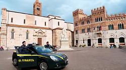 Droga e armi bianche: blitz delle Fiamme Gialle nel capoluogo maremmano