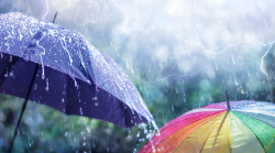 Torna il maltempo: pioggia, vento e mareggiate. Scatta l'allerta gialla