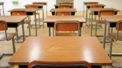 "Aule gelide, cattivi odori, spazi ridotti": genitori infuriati