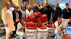 Tanti giocattoli per i bambini in Pediatria: i "Babbi Natale" sono gli autotrasportatori di Operation