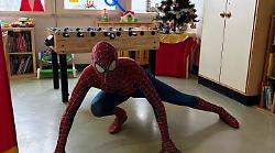 Spiderman in corsia: la sorpresa di Natale per i bambini di Pediatria