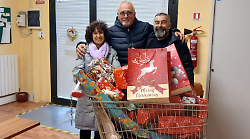 Alla Caritas un sacco di "regali sospesi" per i bambini: "Grazie a tutti"