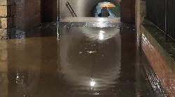 Passo delle Mura trasformato in un lago: dopo la pioggia si passa solo con gli stivali