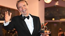 Benigni in tv con Johnny Stecchino: la sua commedia cult degli equivoci