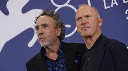 "Beetlejuice &ndash; Spiritello porcello": stasera in tv il film cult di Tim Burton tra fantasmi, risate nere e case stregate