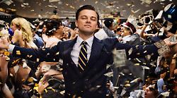 L&rsquo;ascesa e la caduta del broker pi&ugrave; folle del cinema: Leonardo DiCaprio nei panni di Jordan Belfort in The Wolf of Wall Street