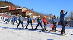 La neve torna e riaccende l&rsquo;inverno: dall&rsquo;11 gennaio ripartono i corsi dello Sci Club Lo Scoiattolo