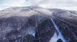 La neve incanta il Monte Amiata: boom di visitatori, al via le sciate notturne, alcune piste rimangono chiuse