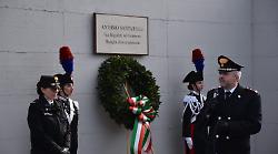 Intitolata la via a Santarelli, il vice brigadiere dei Carabinieri aggredito al posto di controllo