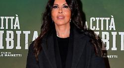 A testa alta &ndash; Il coraggio di una donna, stasera 21 gennaio su Canale 5 il finale choc: Virginia davanti alla prova pi&ugrave; dura