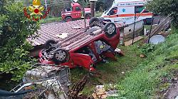 Auto a gpl si ribalta, paura a Gavorrano: donna in ospedale, area bonificata
