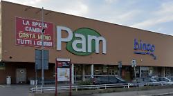 Licenziata dopo 30 anni per un flacone di detersivo: il caso Pam finisce in tribunale