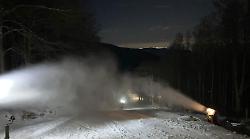 La neve alla prova del caldo e della pioggia: sull'Amiata si lavora per salvare il weekend