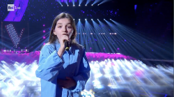 Serena brilla a The Voice Kids: standing ovation per la giovane di Grosseto